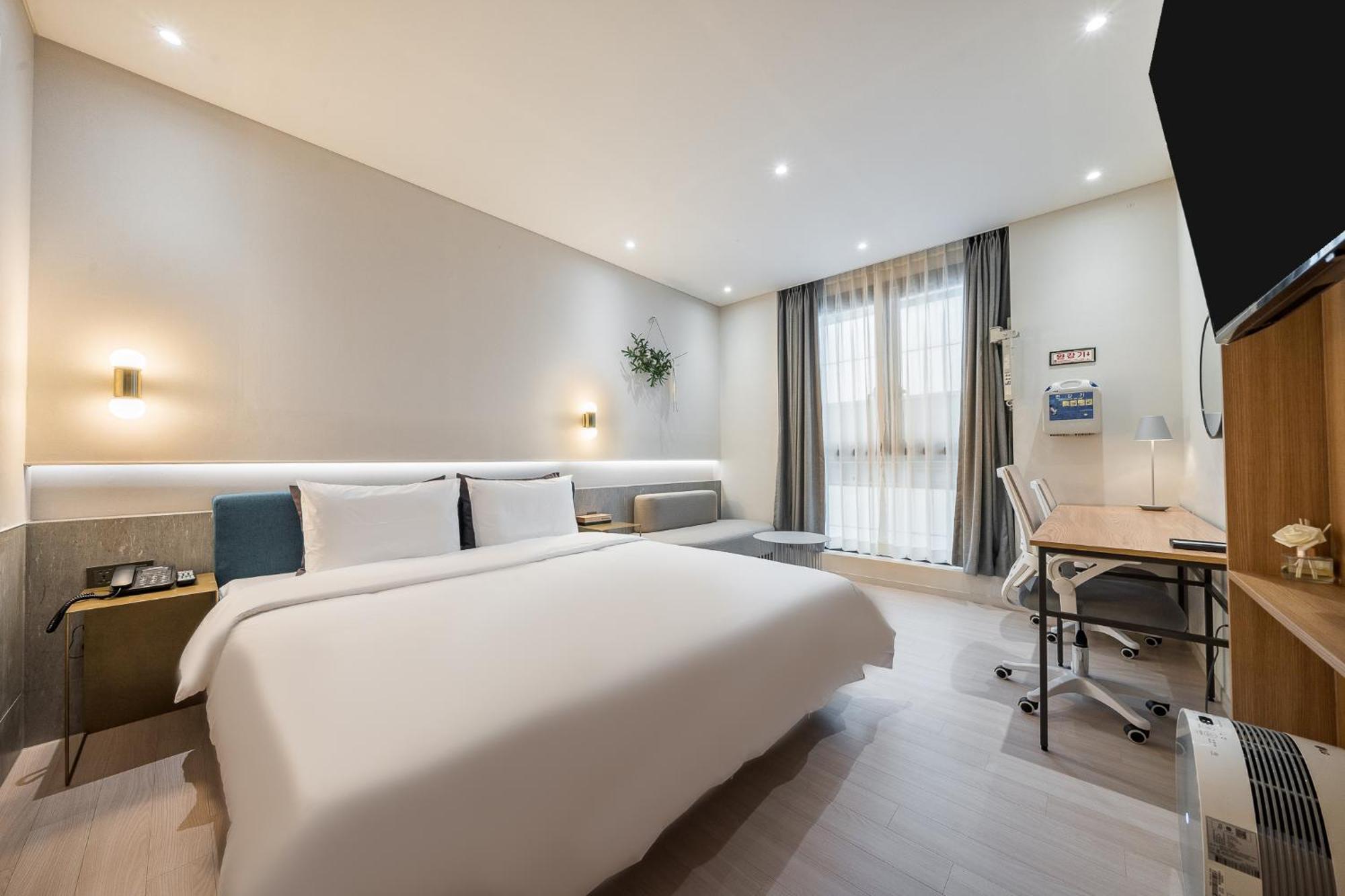 Brown Dot Hotel Чангуон Екстериор снимка