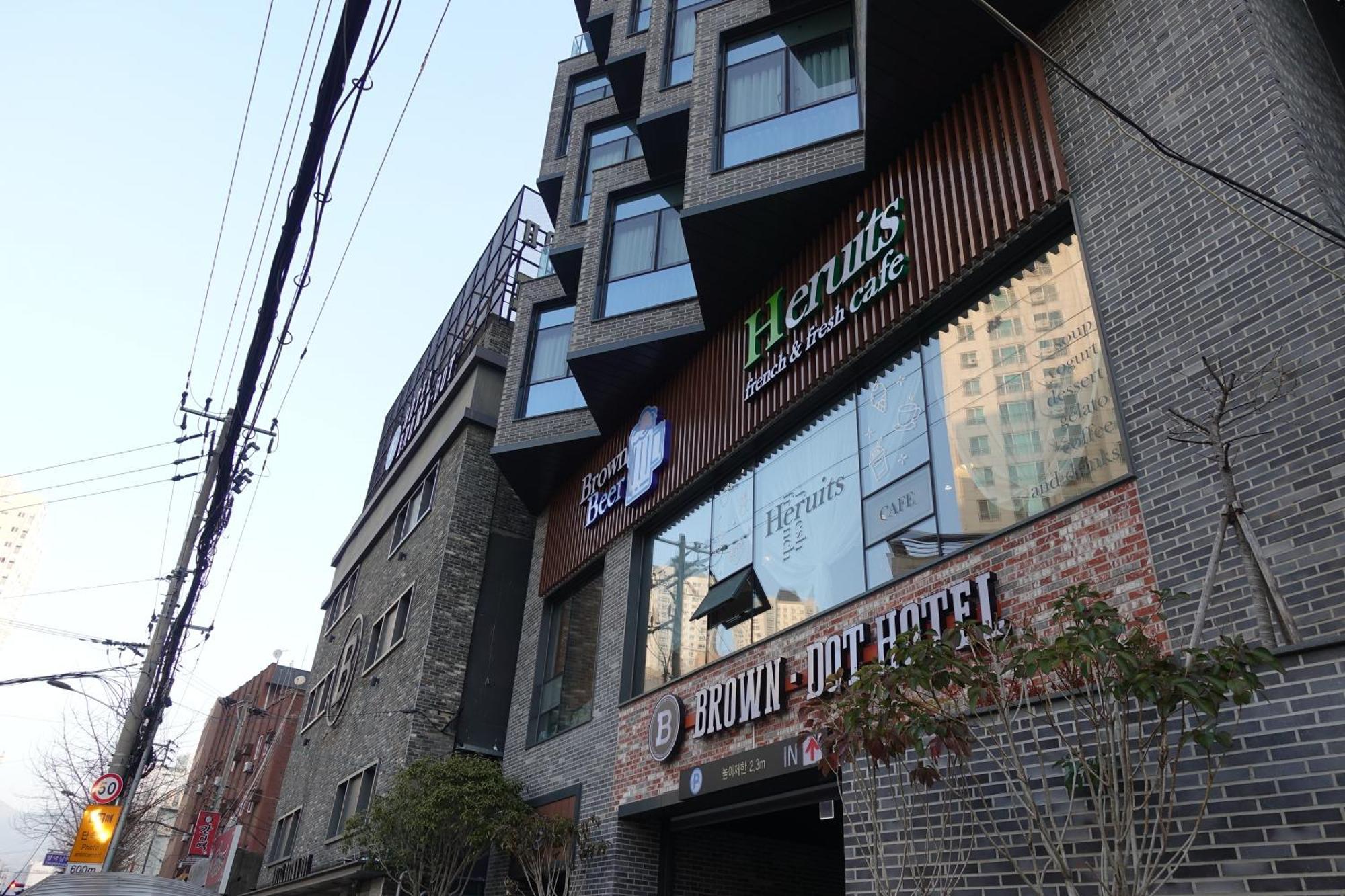 Brown Dot Hotel Чангуон Екстериор снимка