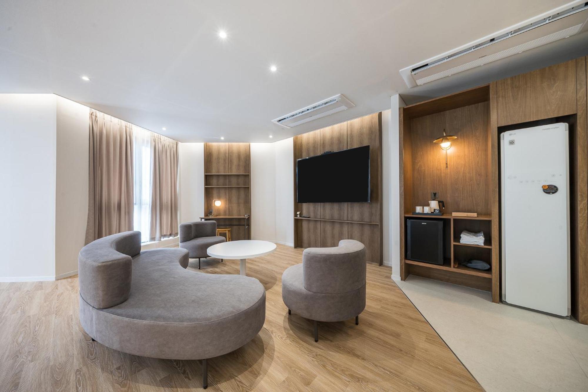 Brown Dot Hotel Чангуон Екстериор снимка