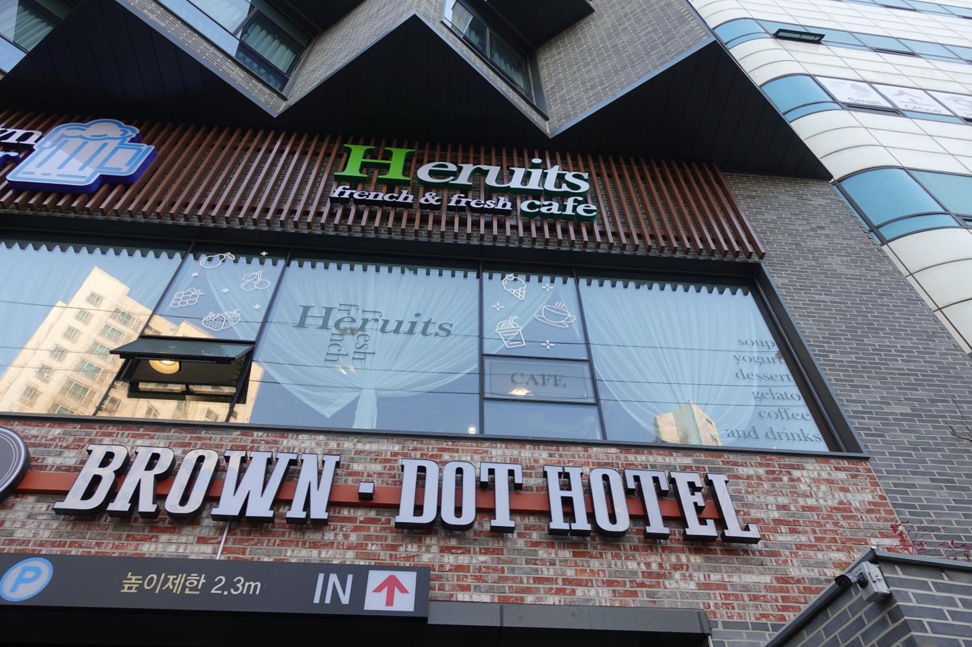 Brown Dot Hotel Чангуон Екстериор снимка