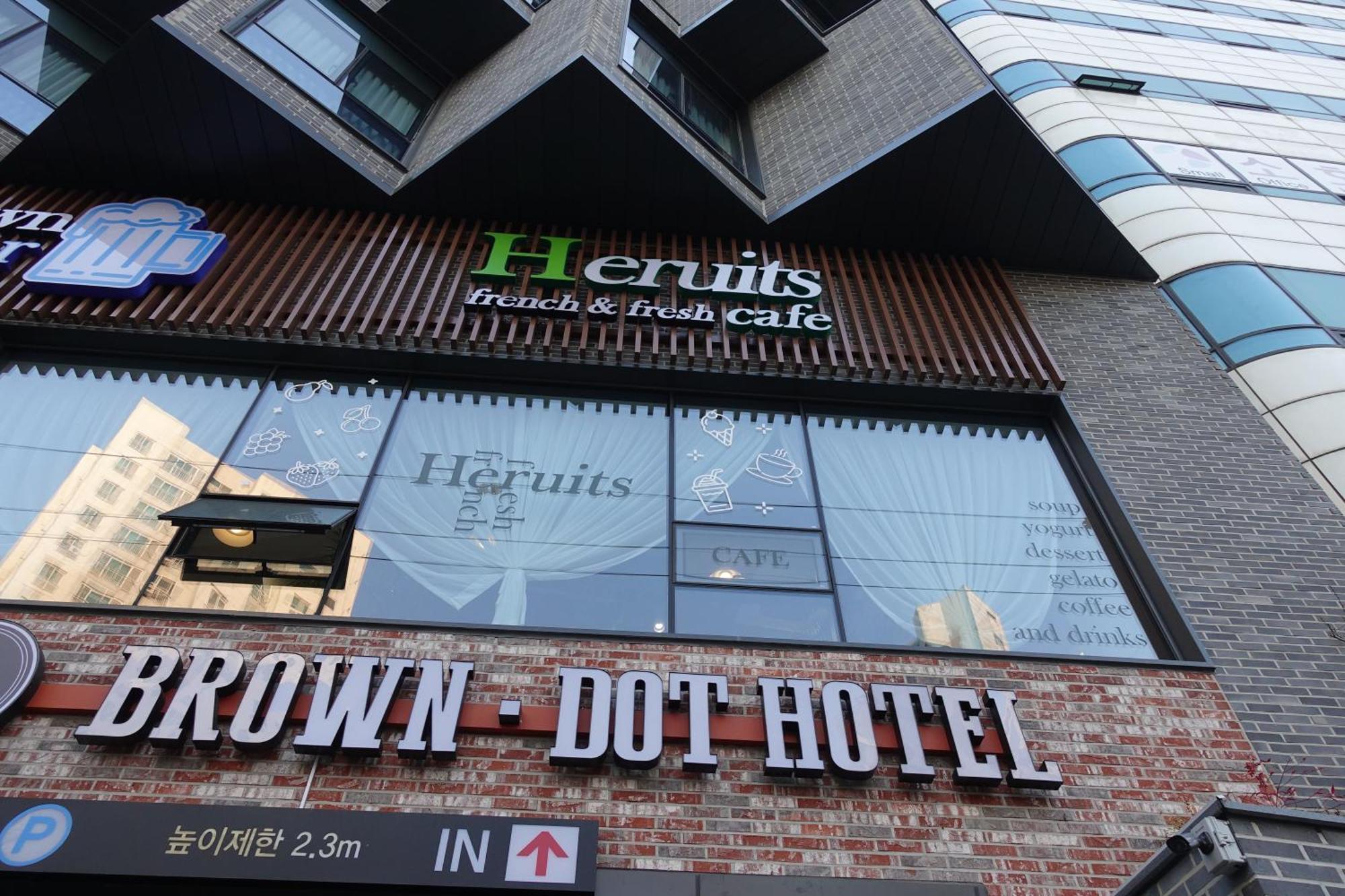 Brown Dot Hotel Чангуон Екстериор снимка